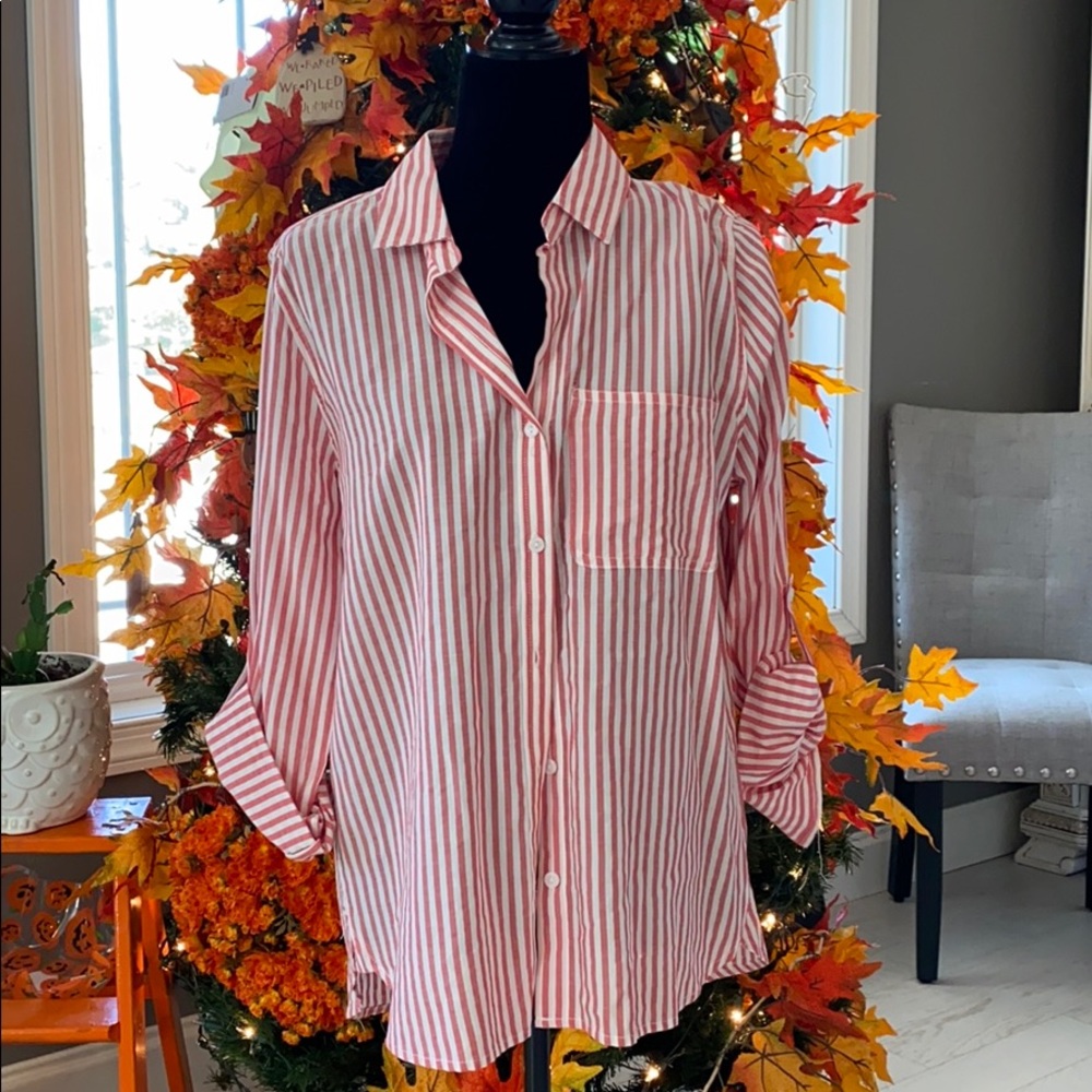 Size Medium, button up long sleeve blouse.